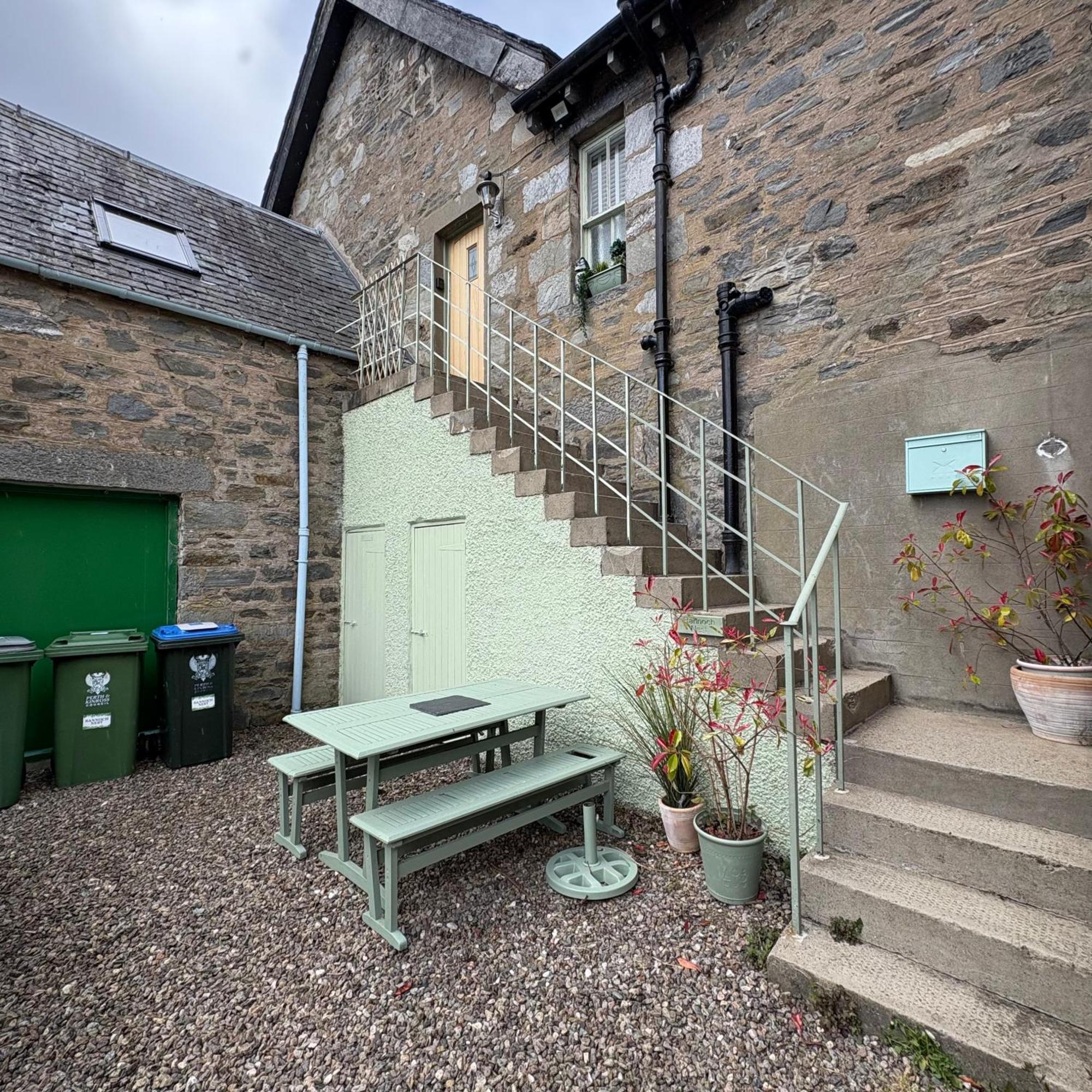 The Rannoch Nest, Kinloch Rannoch Apartment Exterior foto